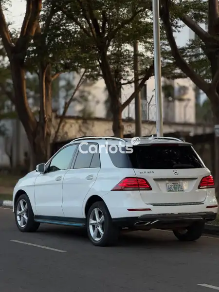 Nigerian Used Mercedes-Benz GLE 350 2016 White for sale in Asokoro, Abuja - thumbnail 7